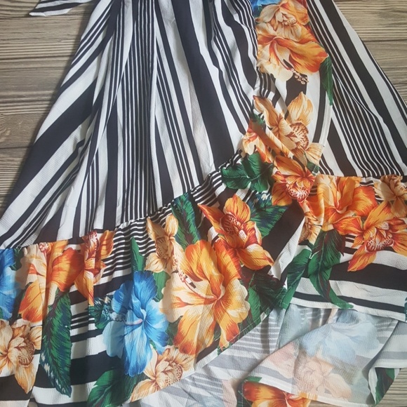 Flying Tomato Floral Maxi  Dress - Picture 3 of 5